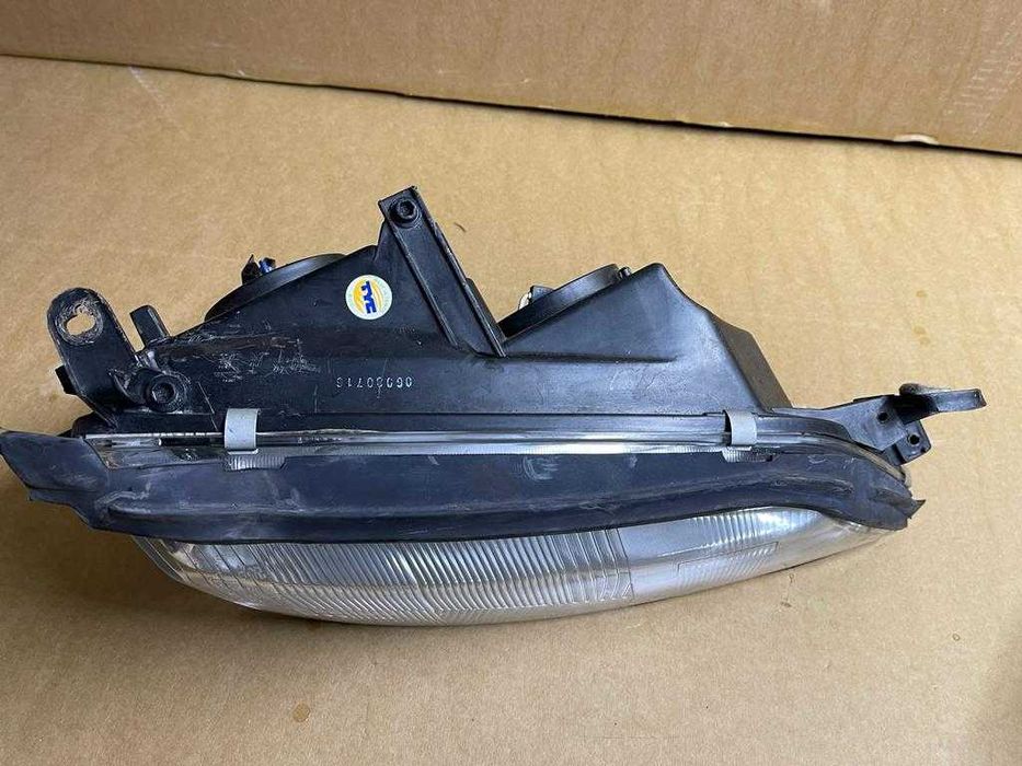 Lampa przednia Prawa Opel VECTRA B