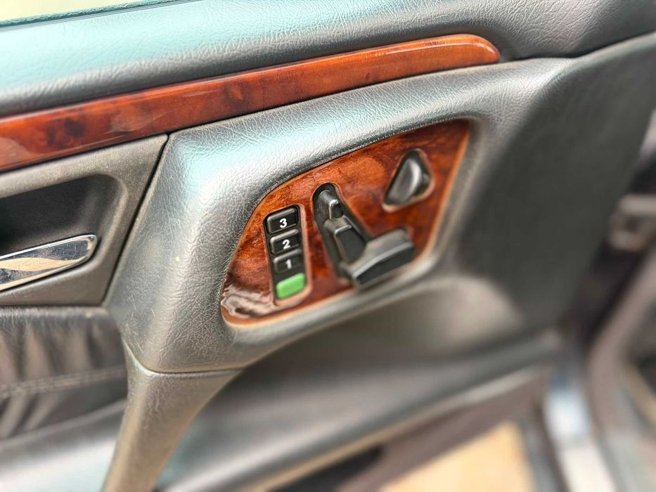 MERCEDES- BENZ E300 TURBO DIESEL