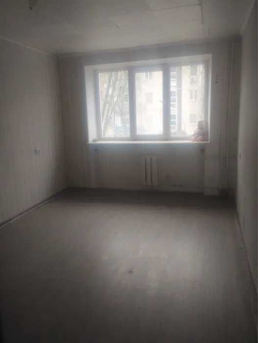 продам  большую комнату в центре города