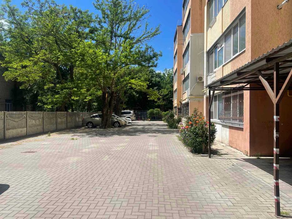 Продаю квартиру.  Миколаївська. Новобудова