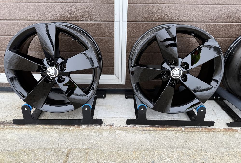 4x felgi aluminiowe Czarne 5x112 r17 et40 7J Alufelgi Oryginał Skoda