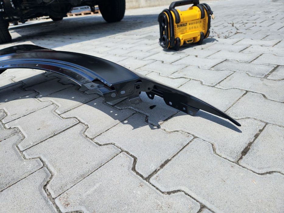 Переднє праве крило Volvo XC90