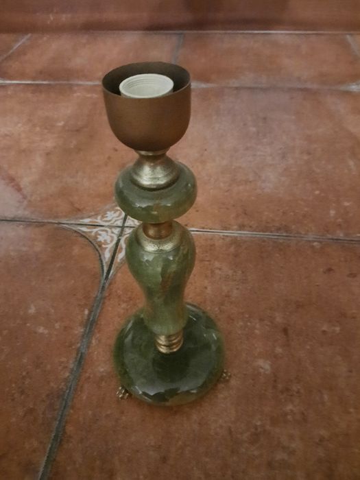 Запчастини до світильників.