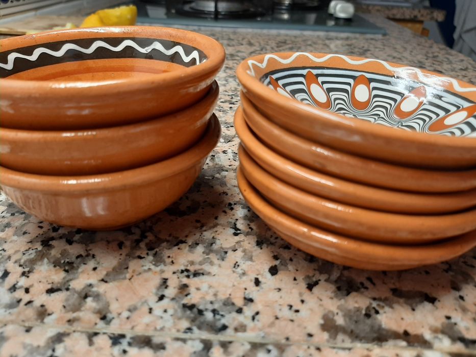 Tacinhas de cerâmica, cada