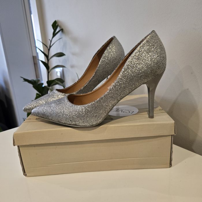 Srebrne brokatowe szpilki Lovet 39