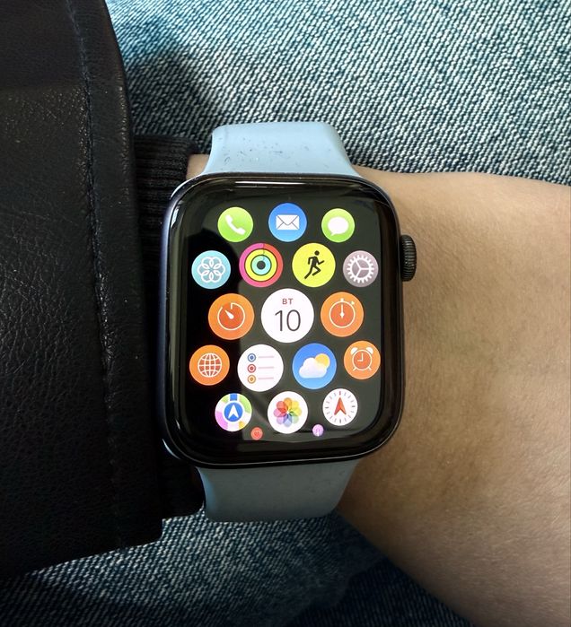 Apple Watch SE  44 мм GPS