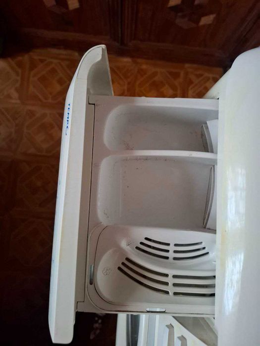 Продам стиральную машинку Holiday 180 на запчасти