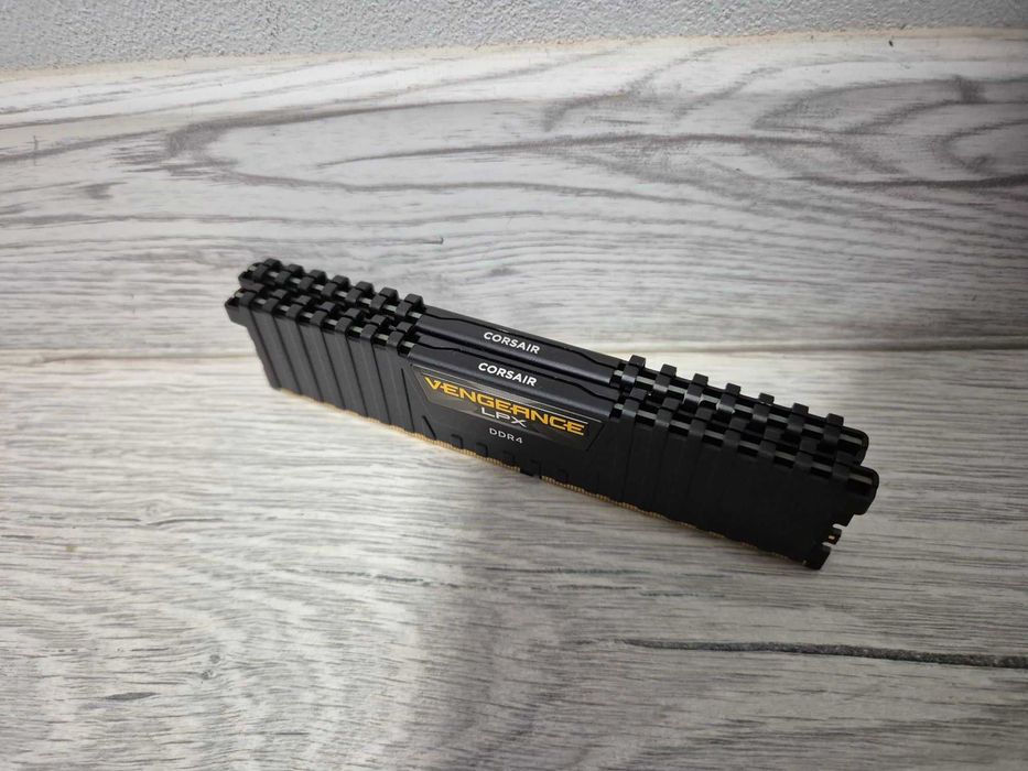 пам'ять DDR4 16GB (2x8) 4000MHz CL19 Corsair Vengeance LPX. Trade-IN