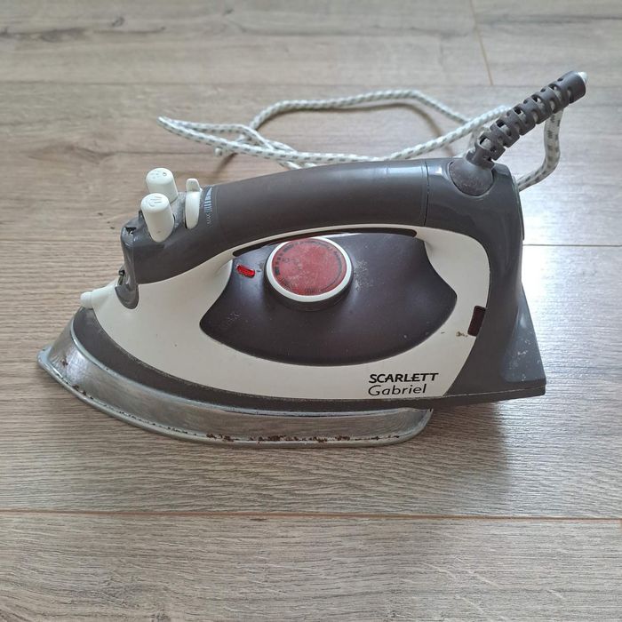 Утюг (праска) Scarlett Gabriel в рабочем состоянии