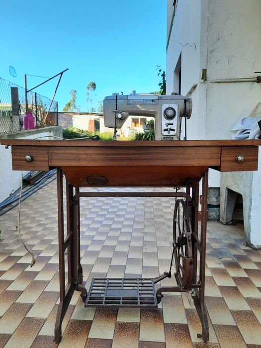 Máquina de costura (antiga)