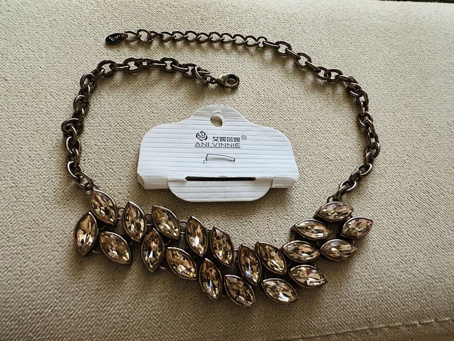 Красиве кольє прикраса на шию