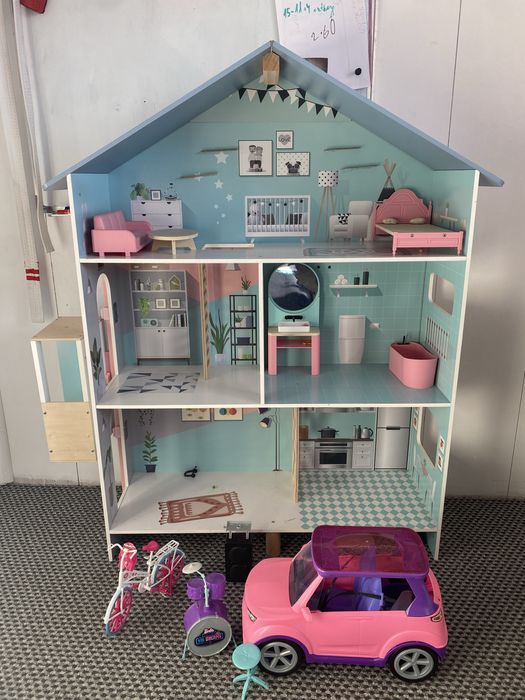 Duzy drewniany domek dla lalek
