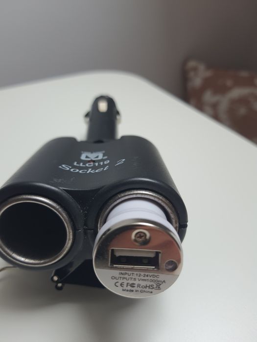 Ładowarka samochodowa rozdzielacz