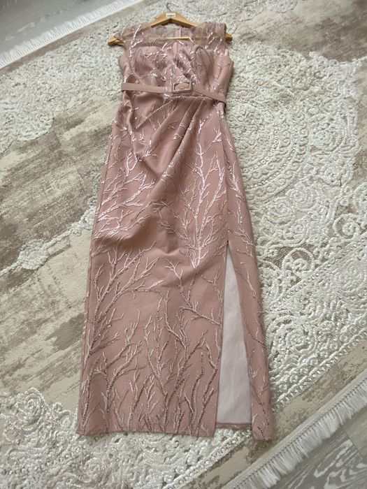 Сукні , штани та вишиванка S та M