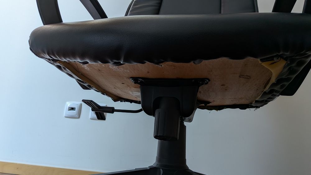 Cadeira de escritório ergonómica em pele sintética