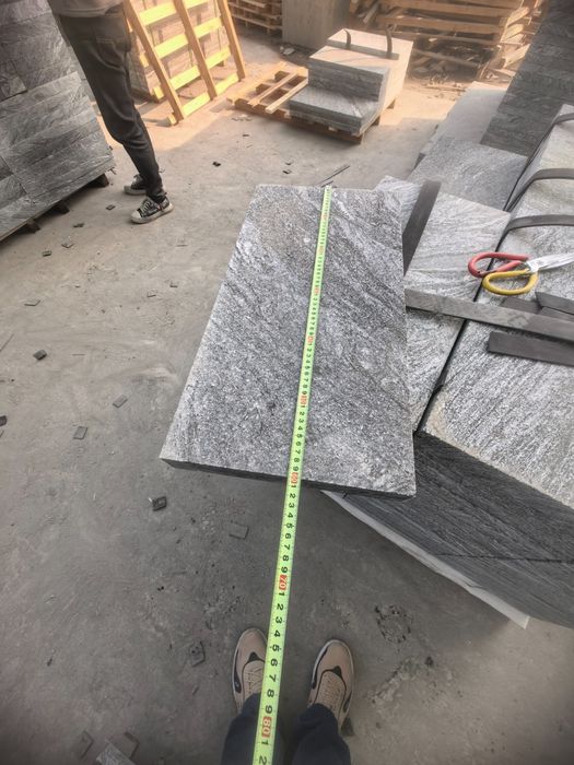 Granitowa płyta chodnikowa płomieniowana Juparana 5cm, płyta tarasowa