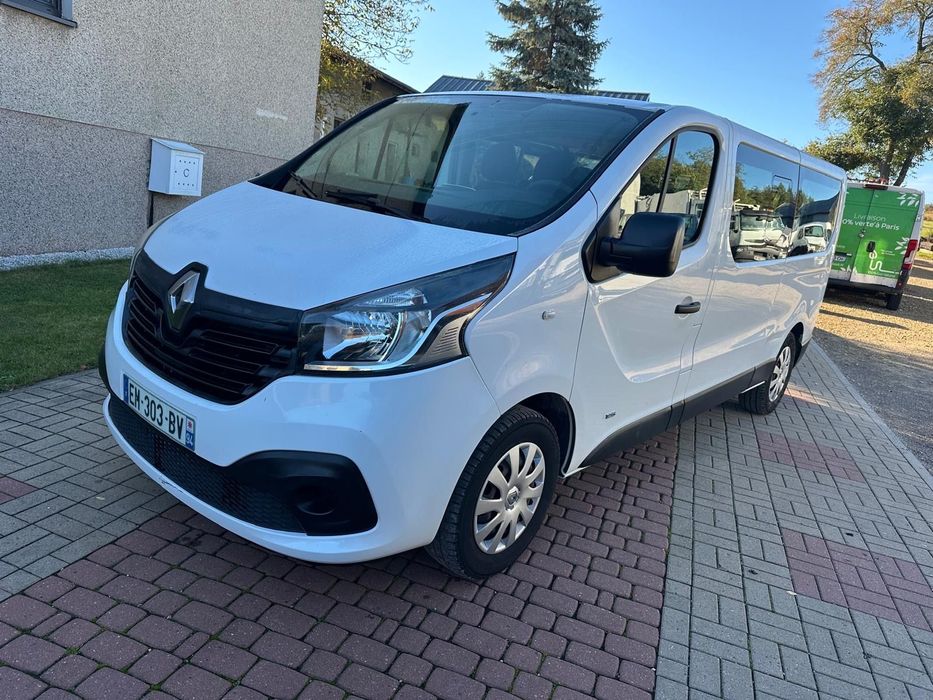 Renault Trafic Long 9 osób