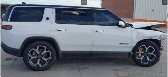 Продам Rivian R1S 2023