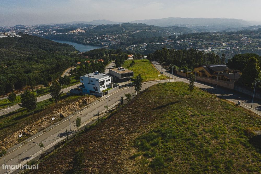 Lote p/ Construção Moradia 4 Frentes (Junto Praia Fluvial Arnelas) — Sandim, Olival, Lever E Crestuma, Porto