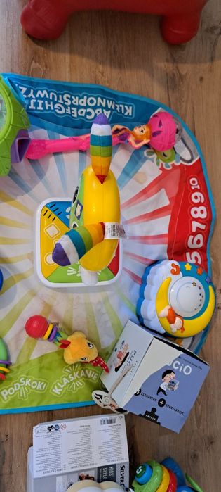 Zestaw zabawek interaktywnych (w tym Fisher Price)