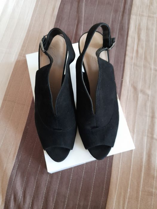 Sandały zamszowe czarne roz 7 Footglove