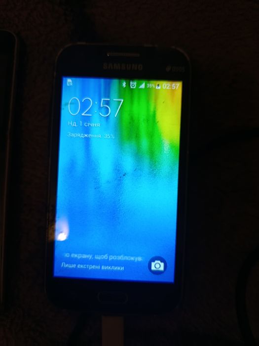 Мобільні телефони Huawei Cam-L21 i Samsung