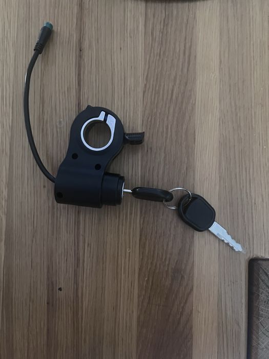 Stacyjka z manetką kukirin g2 max