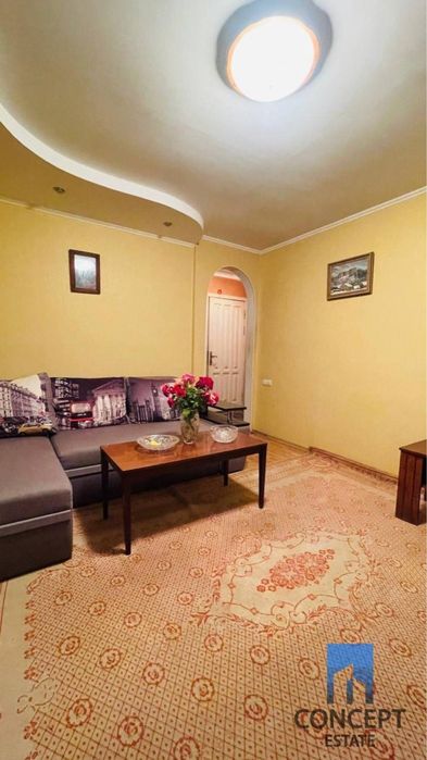 Продам большую 3 комн. квартиру 61 м2 ул.Независимости (Титова)