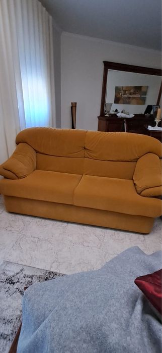 Conjunto de 2 sofás idênticos