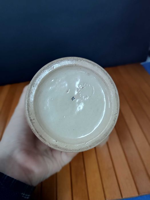 Antiga e curiosa caneca de cerveja com tampa. Alemã. Art deco