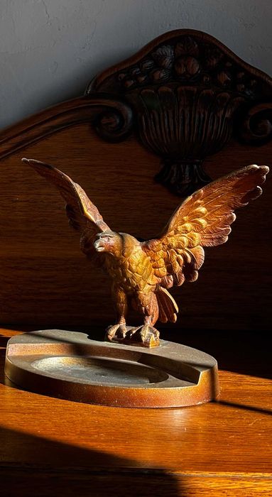 Popielnica z orłem rzeźba - patriotyczna