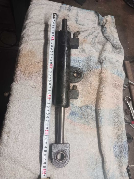 Siłownik dwustronnego działania