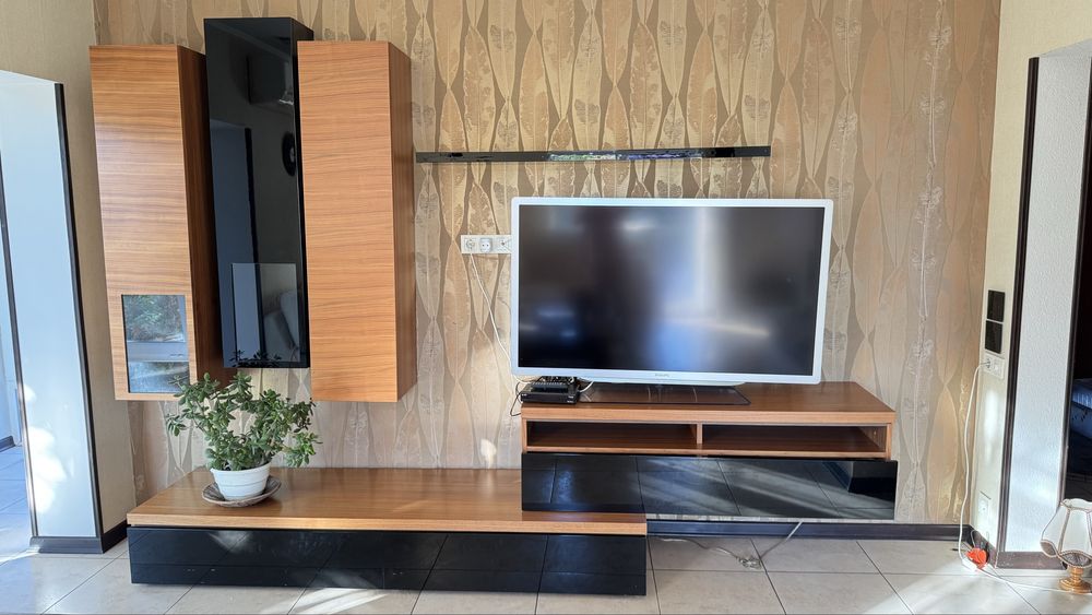 Тумба під телевізор. Шафа настінна