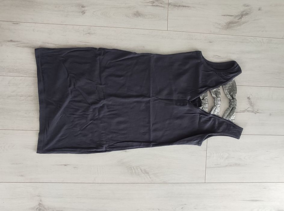 Sukienka mini S kokardy na plecach