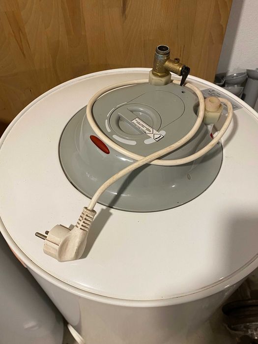 Dois clindros eletrícos para AQS em bom estado e pouco uso