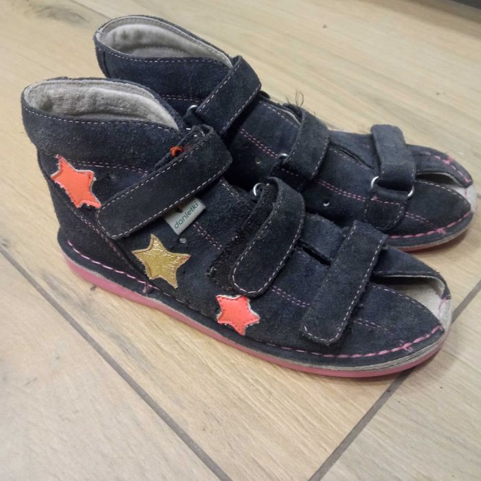 Dziewczęce skórzane kapcie profilaktyczne buty Danielki r.30