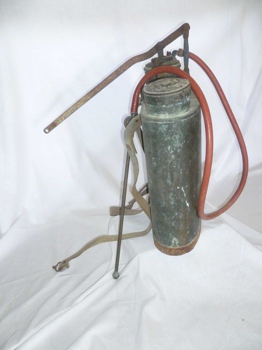 Máquina de sulfatar de cobre Hipólito dos anos 60 Museu casa de aldeia