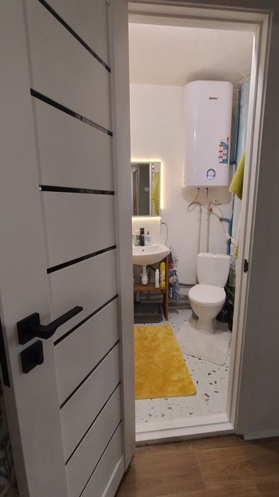 Продам приватизовану 2х кімнатну  квартиру