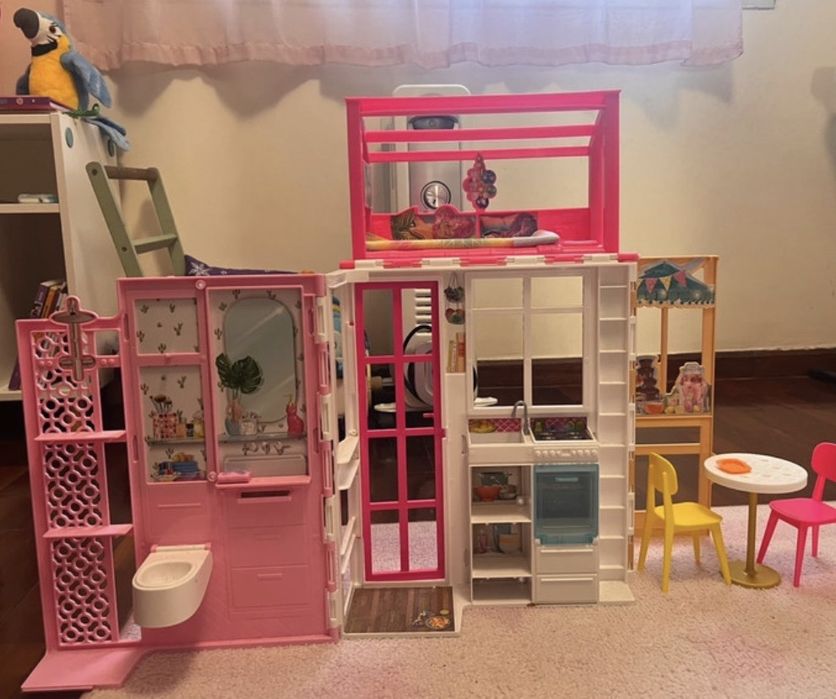 Casa das Bonecas Barbie Dobravel Portatil Com Mesa e Cadeiras