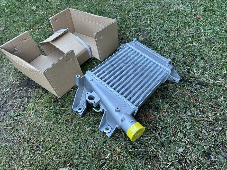 Інтеркулер Nissan Navara D22 2001-2006 YD25