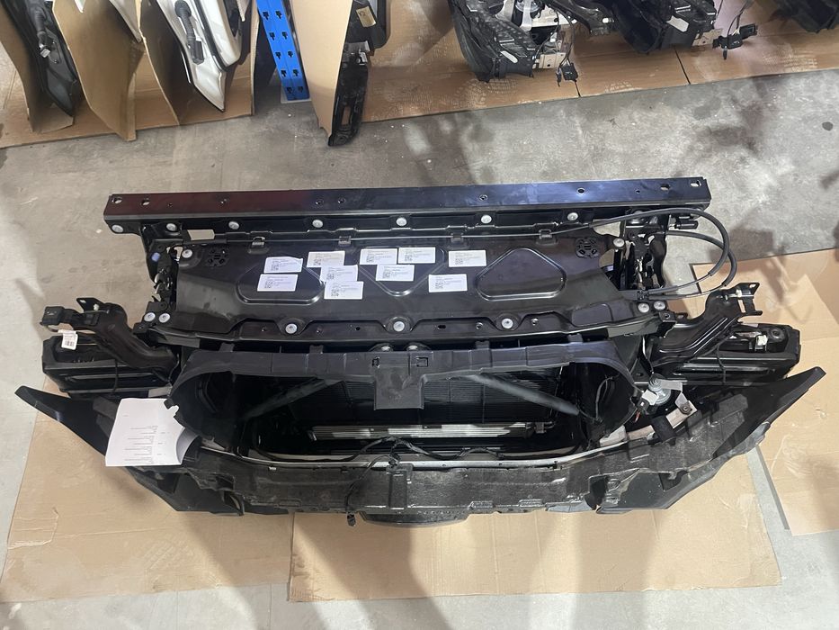 Передня панель телевізор радіатори BMW G05 G06 G07 X5 X6 X7 LCI