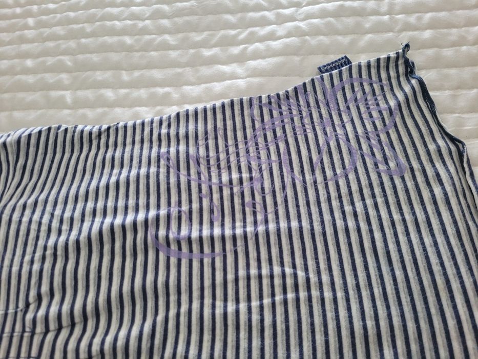 Top corte em V com riscas