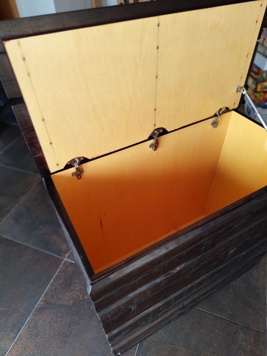 Arca para arrumação em madeira