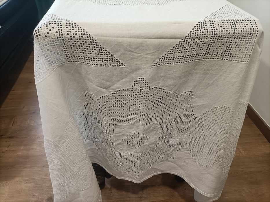 Toalha em Linho de Crivo em ótimo estado
240*160cm