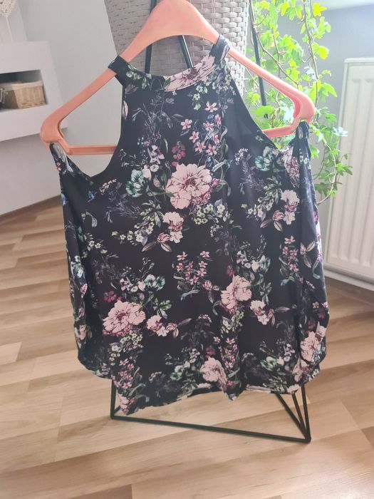 Bluzka odkryte ramiona wiązana na szyji