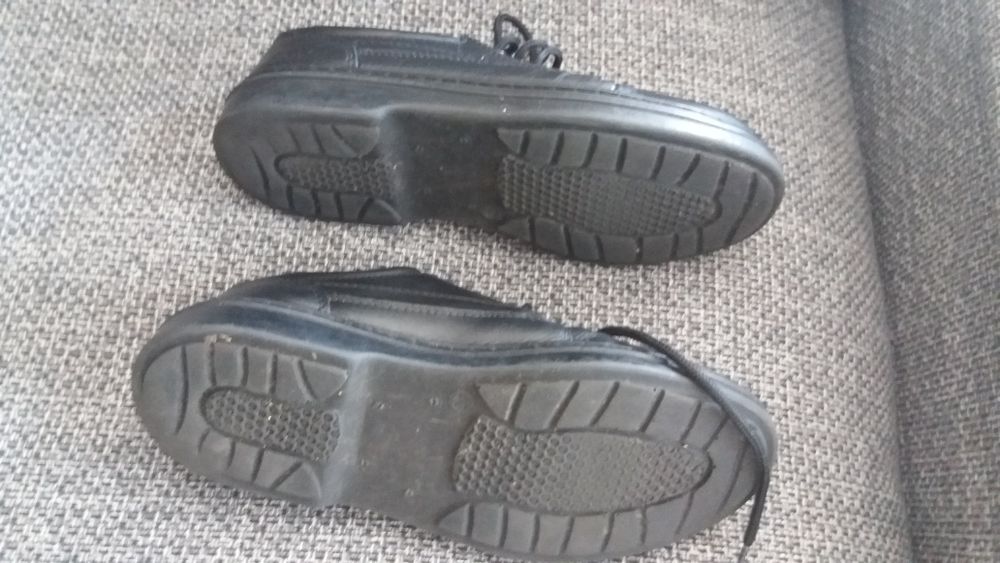 Sapatos de homem n.  40