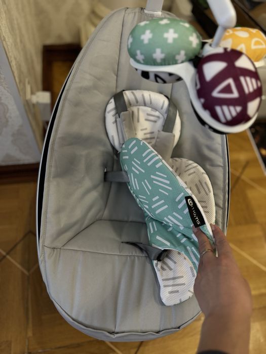 Заколисуючий центр mamaRoo 5.0