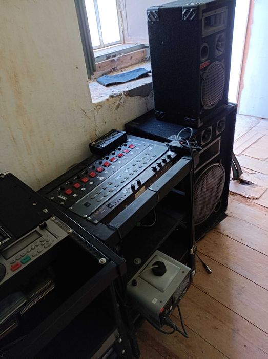 Vende se conjunto  musical  dj completo