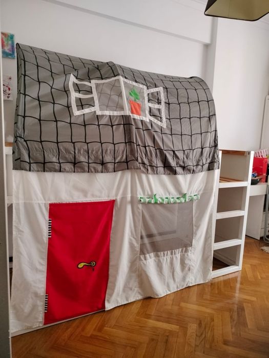 Beliche IKEA com cobertura tema casa