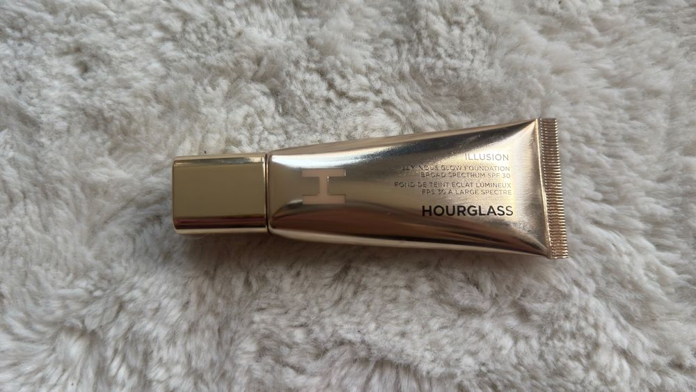 HOURGLASS Luminous Glow Foundation SPF 30